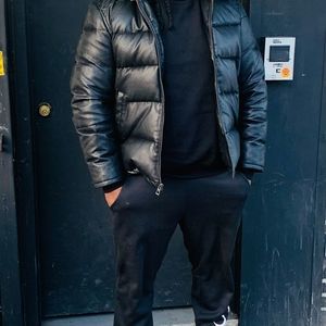 Meet your Posher, Henroy